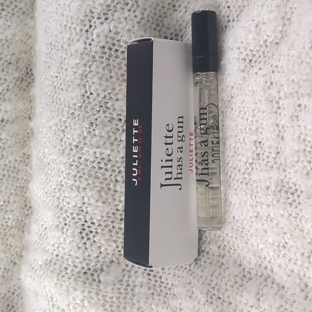 Juliette has a gun Parfums in JULIETTE, 5ml/0.17fl oz - Picture 3 of 10